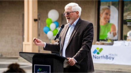 Benicia Mayor Steve Young addressing the crowd.